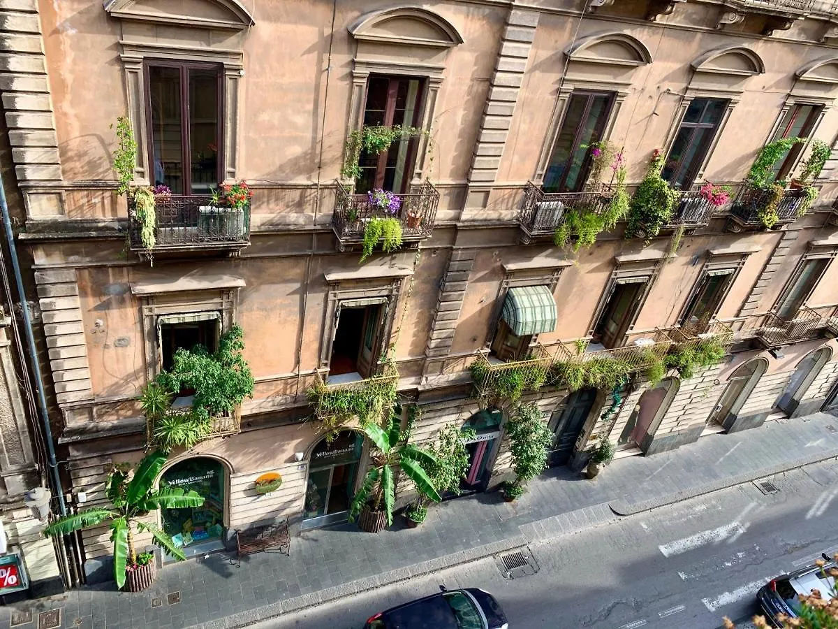 Couette-café Grand Tour Design Guest House Catania Self Check-In
